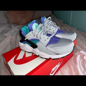 Nike Huarache Womens Size 6
